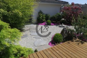 jardin japonais trompe l'oeil terrasse ipé perspective gravier blanc moucheté en granit