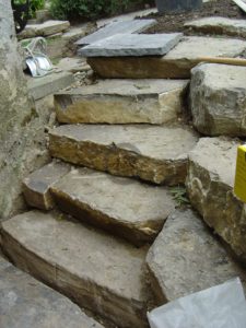 blocs de pierres en grès aménagement escalier en pierre naturelle massive